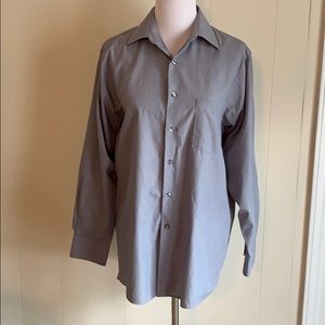 Men’s Van Heusen dress shirt